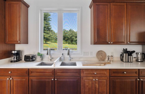 Woodridge House | Peaceful Paradise: Dream Holiday Home in Woodridge