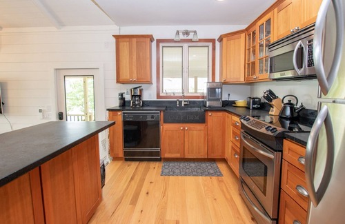 Lansing Cottage | Peaceful Paradise: "Gorgeous Cayuga Lake Views Near Ithaca!"