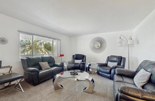 Palm Springs Apartment | Peaceful Paradise on Palm Canyon Drive Permit# 4852