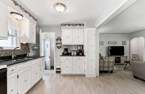 Lakeside House | Peaceful Pastel | 2 Bed, 2 Bath