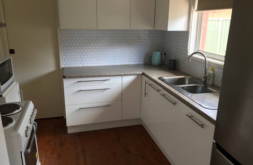 Kingswood House | Peaceful Peppermint - pet friendly family home