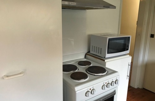 Kingswood House | Peaceful Peppermint - pet friendly family home
