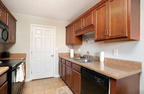 Clarksville House | Peaceful Pet-Friendly Getaway with Privacy Fenced Yard near Fort Campbell