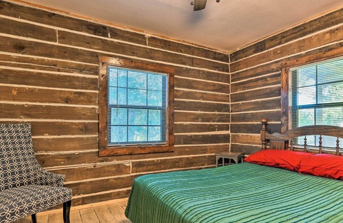Robstown Cabin | Peaceful Pet-Friendly Cabin on Nueces River!