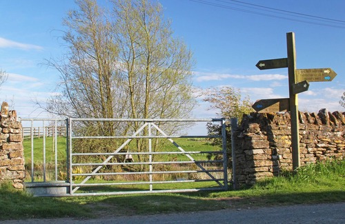 Stittenham Cottage | Peaceful pet friendly hill farm getaway in beautiful countryside near York