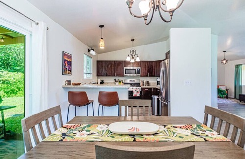 Keaau House | Peaceful Petfriendly Paradise Home | with A/C
