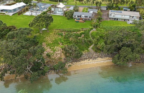 Surfdale Cottage | Peaceful Picnic Bay - Surfdale Holiday Home