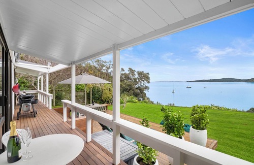 Surfdale Cottage | Peaceful Picnic Bay - Surfdale Holiday Home