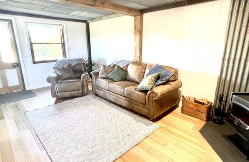 Benalla House | Peaceful & Picturesque Farm Stay Only 5 Mins Drive From Benalla Township