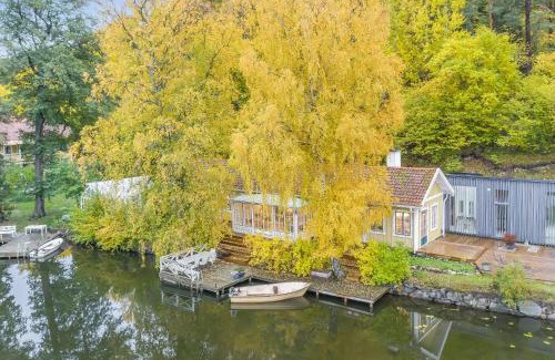 Hasthagen House | Peaceful, Picturesque Lake & Forest Retreat