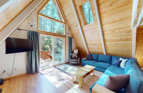 Arnold House | Peaceful Pine Getaway