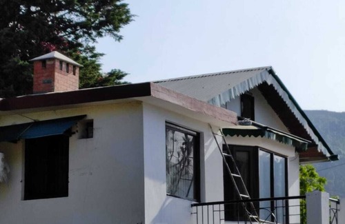 Bhagtpura Cottage | Peaceful Pine Glade Cottage with fireplaces, lawn, & WiFi - near Bhimtal