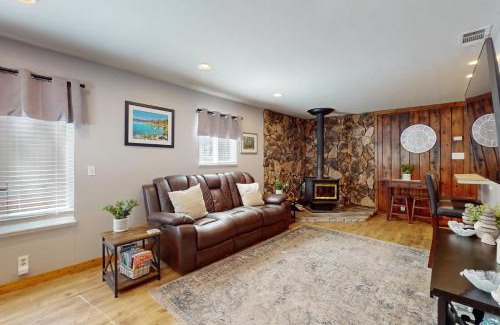 North Upper Truckee House | Peaceful Pines Retreat