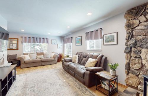 North Upper Truckee House | Peaceful Pines Retreat