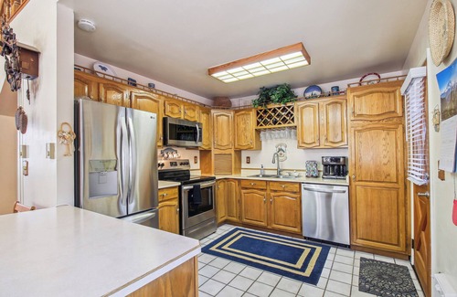 Pinetop-Lakeside Cottage | Peaceful Pinetop-lakeside Cabin w/4 Decks!
