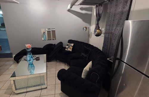 Jackson Park Highlands Apartment | Peaceful place Great location food markets transportation downtown lake Michigan