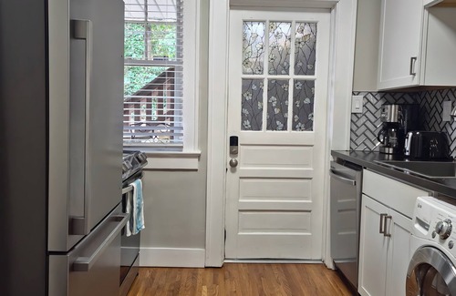 Myers Park Apartment | Peaceful Place on the Park