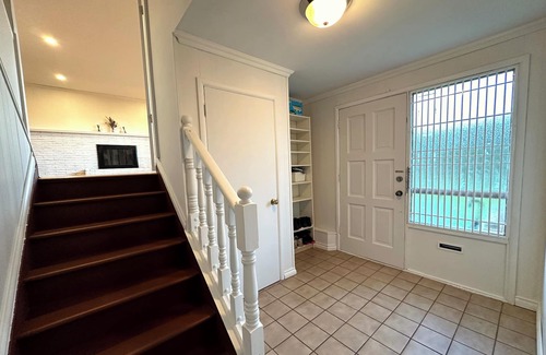 Richmond House | Peaceful place with Living Room, Kitchen and Washing Machine near Airport & Mall