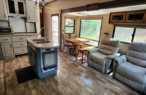 Cedar Ridge House | Peaceful Pond Retreat - Waterfront Camper Glamping