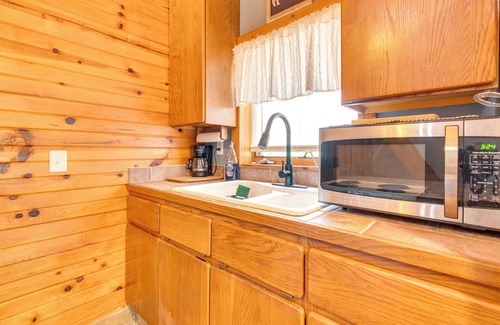 Graymont Condo | Peaceful Pontiac Barndominium Near Local Museums
