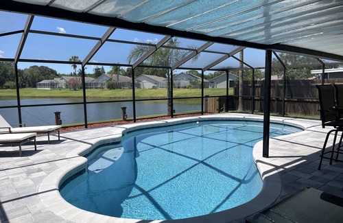 Providence Lakes House | Peaceful Poolside Lake Home 15 Mins to Tampa