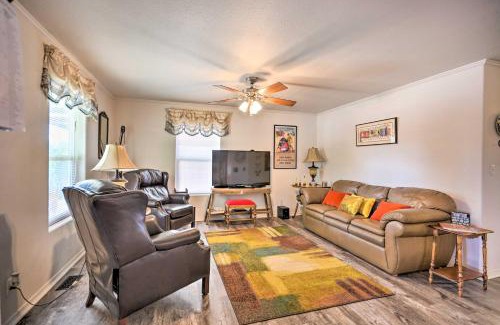 Portales House | Peaceful Portales Escape with Patio and Grill!