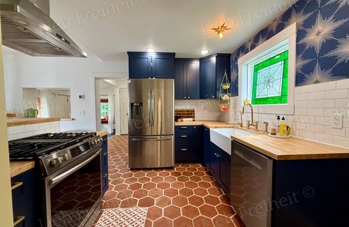 West Main HIll House | Peaceful Premium Luxury furnished, 30 day min