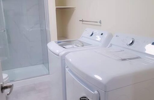 Fleetwood House | Peaceful Private 2bed-1bath Suite (3min from Surrey Fleetwood)
