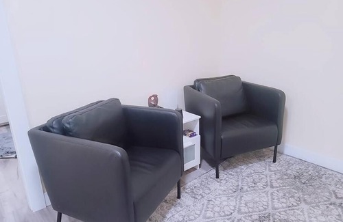 Fleetwood House | Peaceful Private 2bed-1bath Suite (3min from Surrey Fleetwood)