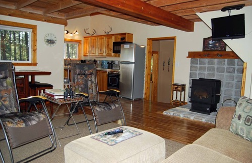 Ahsahka Cabin | Peaceful, Private Cabin overlooking the Clearwater River. Dbl occ rates