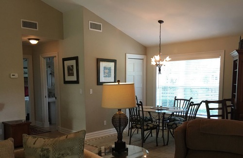Palm City Cottage | Peaceful Private Cottage @ Summerwood