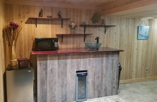 Bellmore Apartment | Peaceful, private guest suite with a hot tub!!