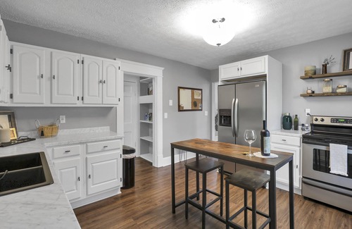 Baltimore House | Peaceful + Private Home | Full Kitchen | Sleeps 4