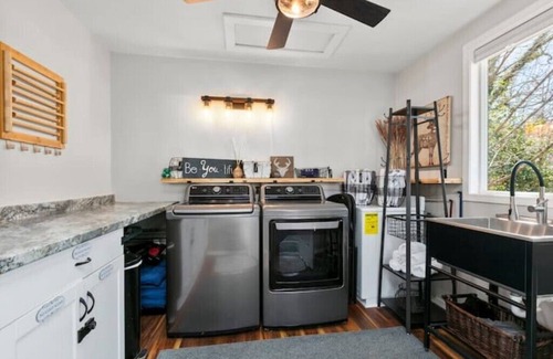 Fletcher Apartment | Peaceful Private Lane, Minutes to Airport, Modern & Cozy