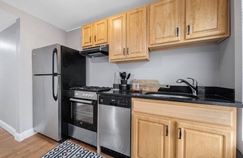 Columbus Park - Andrew Square Apartment | Peaceful Private Room w/Shared Bath, Co-living