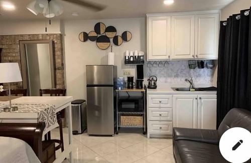 Brownsville Apartment | Peaceful & Private Studio #2