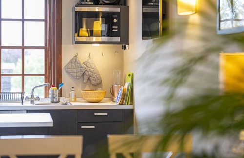 West Hill Apartment | Peaceful Putney apartment by UnderTheDoormat