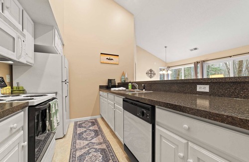 Bellaire Condo | Peaceful, Pvt Pool, Beach Lk Bellaire, Golf, Bike
