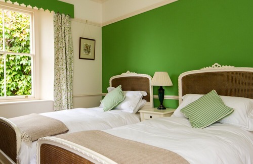 Ross-on-Wye Apartment | Peaceful Quality 2 bedroom/2 bathroom Country House Apartment:beautiful garden