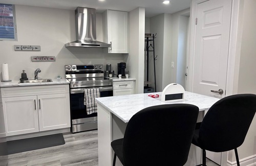 West Oak Trails Apartment | Peaceful, quiet 2 bedroom apartment in marvelous Oakville with WiFi. Long term.