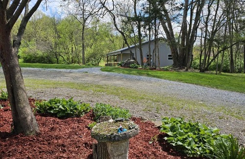 Morrow House | Peaceful, Quiet and Country with 2 bedrooms and WiFi, AC in marvelous Morrow