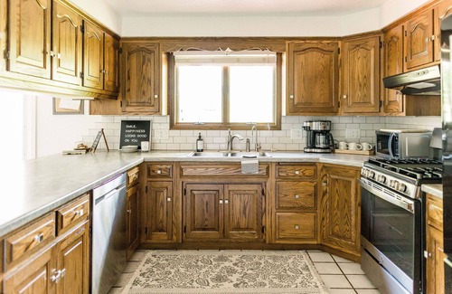 Beach City House | Peaceful, Quiet Country Guesthouse with Hot Tub