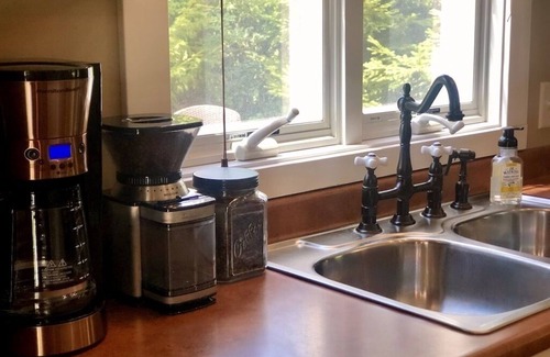 Dundee Cabin | Peaceful Quiet Getaway in Amish Country!10 min. to Berlin & Walnutcreek. #hotub