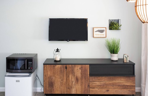 Oakley Apartment | Peaceful, Quiet Studio Near Biltmore Village