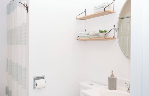 Oakley Apartment | Peaceful, Quiet Studio Near Biltmore Village