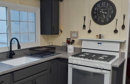 Crestline House | Peaceful, Quite Location ! Close to Everything! "31 Day Minimum"