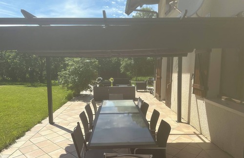 Chainaz-les-Frasses Villa | Peaceful Retreat Between Lake and Mountain: House Near Annecy and Aix-les-Bains
