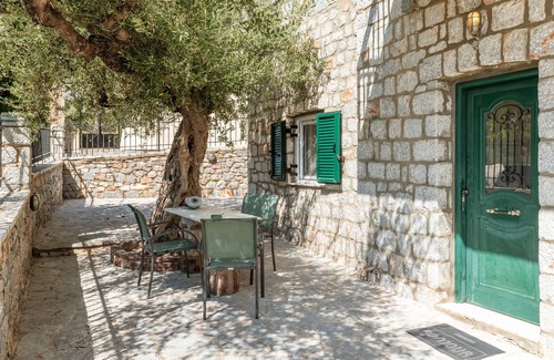 East Mani House | Peaceful Refuge In Mani