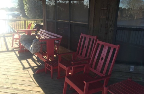 Natchitoches House | Peaceful. Relaxing. Fun. Bring boat. Fish, shop, explore!