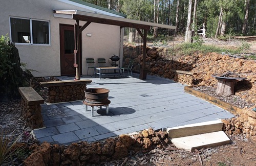 Kentdale Apartment | Peaceful relaxing Getaway in Karri Forest bordering a Nature Reserve.